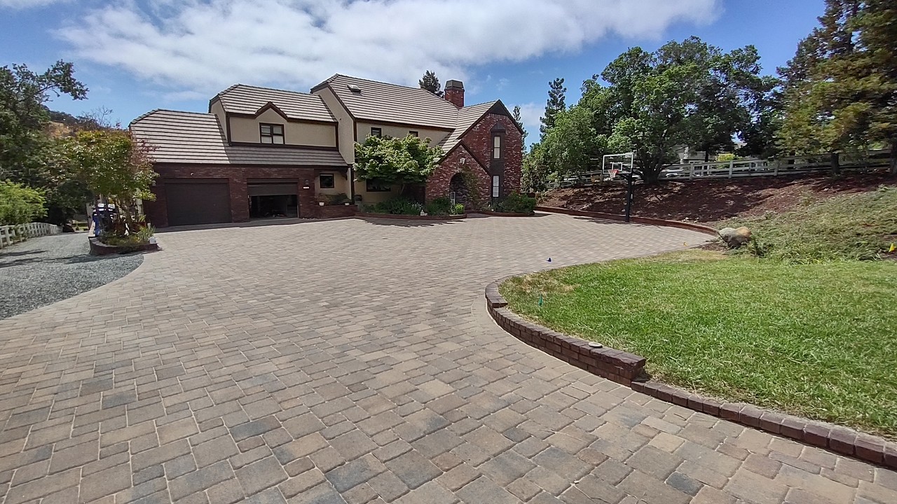 Paver driveway hero image